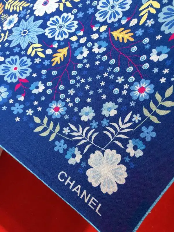 Chanel 140X140cm 70%羊绒 30%真丝 E20  (1)